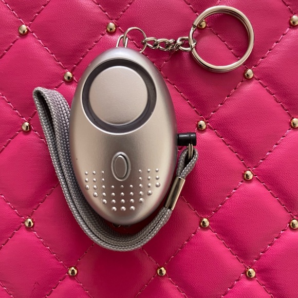 Personal KeyChain Alarm With LED Light - Picture 6 of 13